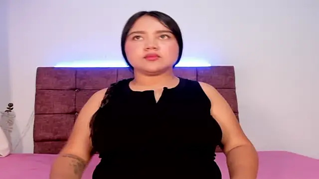 Snapshot of Hot_LatinaX chatting on April 2026 10:43:02 AM Hot LatinaX online show from April 2026 10:43:02 AM