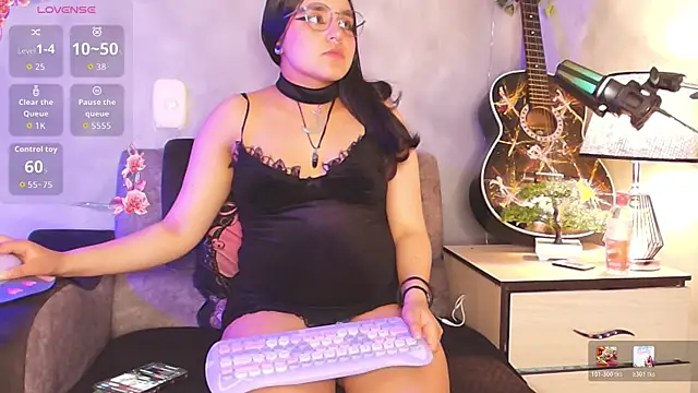 Snapshot of ambar__devon chatting on April 2026 08:12:02 PM ambar devon online show from April 2026 08:12:02 PM