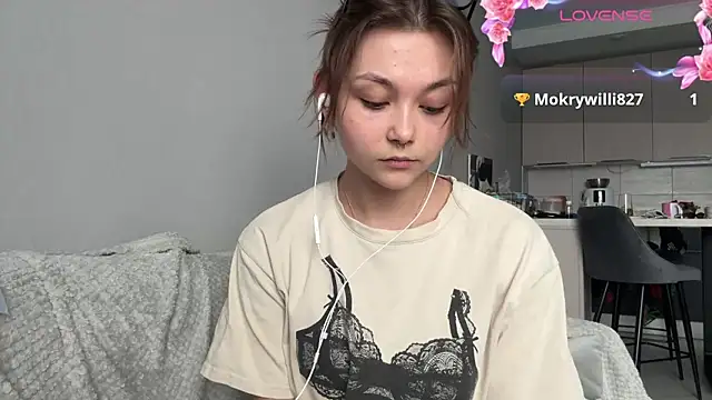 Snapshot of Thyeiysyla chatting on April 2026 07:45:01 AM Thyeiysyla online show from April 2026 07:45:01 AM