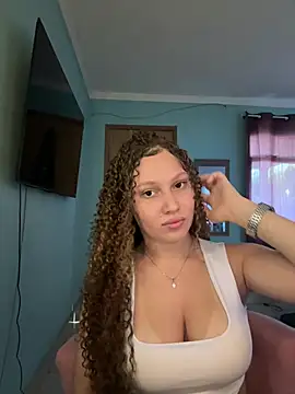 sophiiahot online show from April 2026 06:33:02 PM