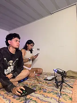 hotlatinocouple   online show from April 2026 06:27:01 AM
