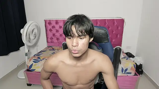 Snapshot of skinny_sam chatting on June 2026 04:34:02 AM skinny sam online show from June 2026 04:34:02 AM