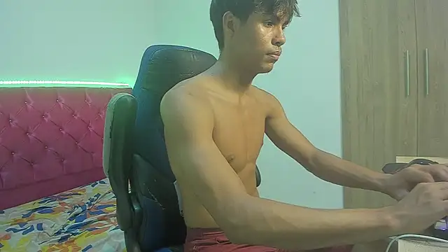 Snapshot of skinny_sam chatting on April 2026 04:03:01 AM skinny sam online show from April 2026 04:03:01 AM