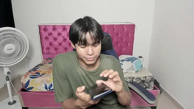 Snapshot of skinny_sam chatting on June 2026 04:57:02 AM skinny sam online show from June 2026 04:57:02 AM