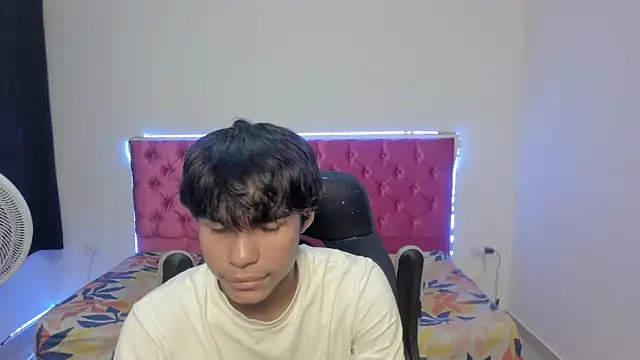 Snapshot of skinny_sam chatting on May 2026 05:29:02 AM skinny sam online show from May 2026 05:29:02 AM