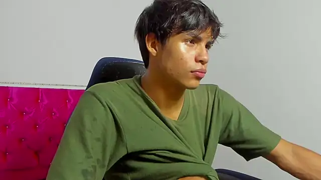 Snapshot of skinny_sam chatting on May 2026 03:06:01 AM skinny sam online show from May 2026 03:06:01 AM