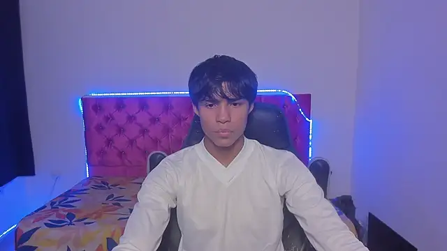 Snapshot of skinny_sam chatting on May 2026 03:37:01 AM skinny sam online show from May 2026 03:37:01 AM