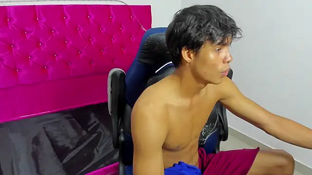 Snapshot of skinny_sam chatting on May 2026 01:10:02 AM skinny sam online show from May 2026 01:10:02 AM