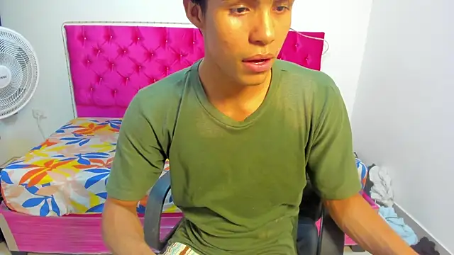 Snapshot of skinny_sam chatting on May 2026 02:59:01 AM skinny sam online show from May 2026 02:59:01 AM