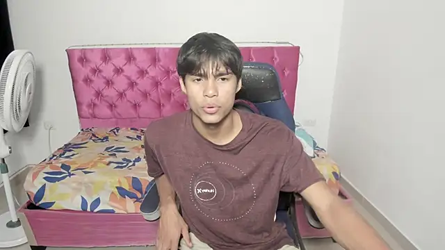 Snapshot of skinny_sam chatting on June 2026 05:45:02 AM skinny sam online show from June 2026 05:45:02 AM