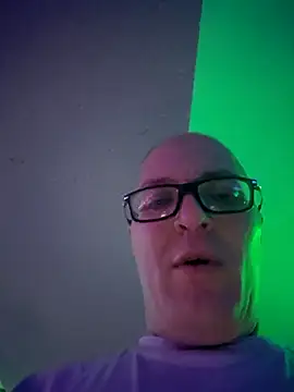 chronic vibez online show from April 2026 07:58:02 PM