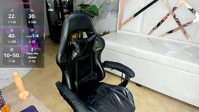 Snapshot of Samantha_petite_tf chatting on June 2026 08:32:01 PM Samantha petite tf online show from June 2026 08:32:01 PM
