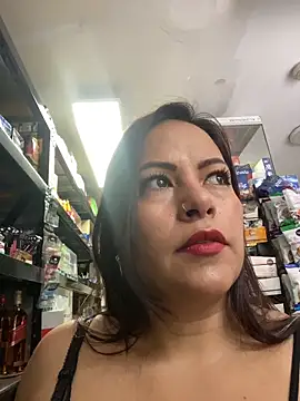 MIA ROSSEEE online show from May 2026 12:46:01 PM