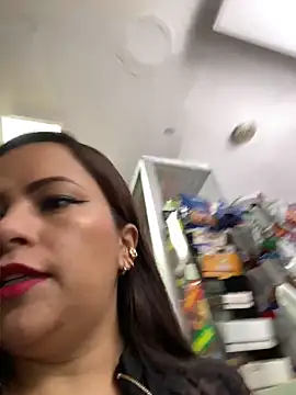 MIA ROSSEEE online show from May 2026 02:02:01 PM
