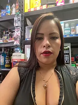MIA ROSSEEE online show from May 2026 01:36:02 PM