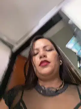 MIA ROSSEEE online show from May 2026 01:58:02 PM