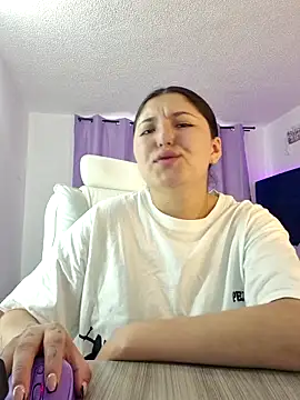 Snapshot of Celestee_21 chatting on May 2026 08:20:01 PM Celestee 21 online show from May 2026 08:20:01 PM