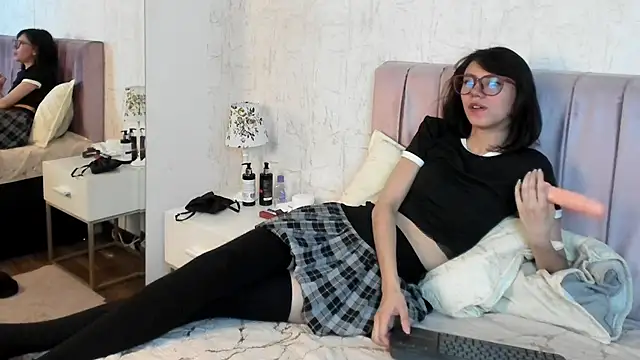 Alis Roze online show from July 2026 07:57:02 PM