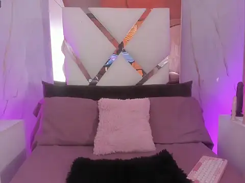 Snapshot of sweett_sophie1 chatting on April 2026 09:44:01 PM sweett sophie1 online show from April 2026 09:44:01 PM