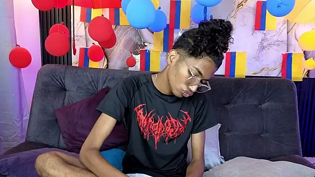 Snapshot of triiangel_latinboy chatting on July 2026 12:16:02 PM triiangel latinboy online show from July 2026 12:16:02 PM