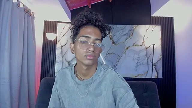 triiangel latinboy online show from May 2026 01:11:02 PM