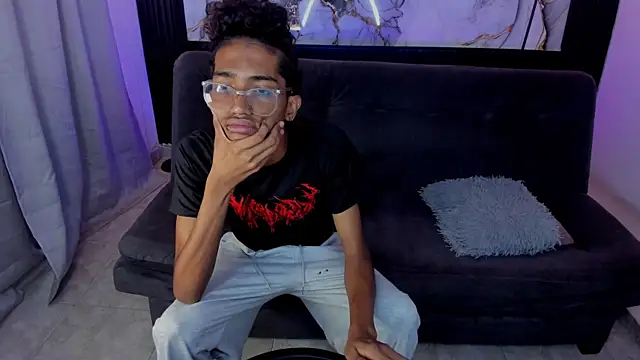triiangel latinboy online show from May 2026 12:56:01 PM