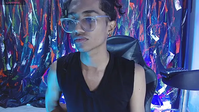 triiangel latinboy online show from May 2026 12:33:01 PM