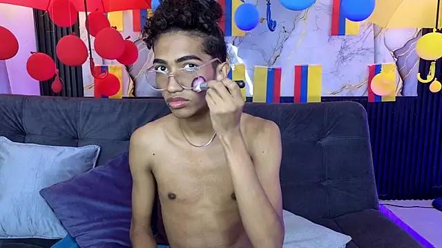 Snapshot of triiangel_latinboy chatting on July 2026 12:23:01 PM triiangel latinboy online show from July 2026 12:23:01 PM