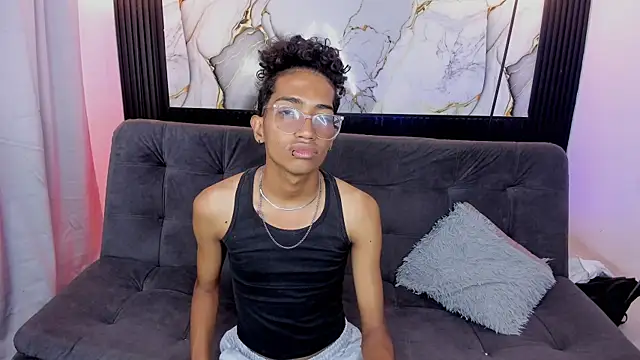 triiangel latinboy online show from May 2026 12:36:01 PM