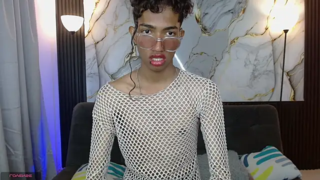 triiangel latinboy online show from May 2026 12:39:01 PM