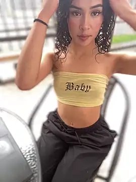 AlanaMartinez Pink online show from April 2026 08:31:01 PM