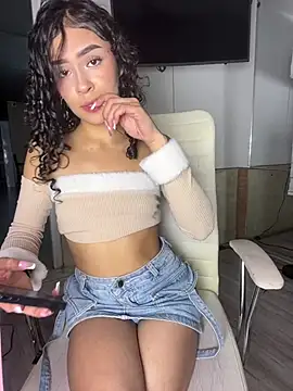 AlanaMartinez Pink online show from May 2026 02:06:02 AM