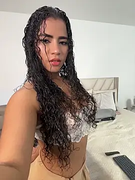 ZaraReyes online show from May 2026 12:17:01 PM