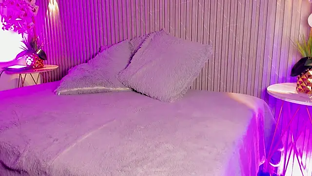 SCARLETTHUNT  online show from April 2026 07:18:01 PM