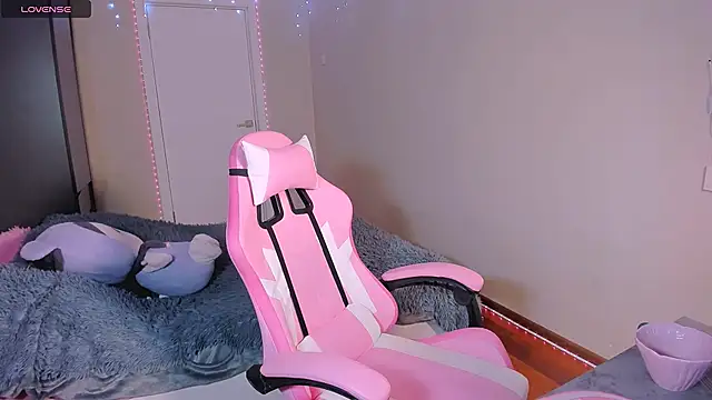 Mikaella Nicole online show from April 2026 08:27:01 PM