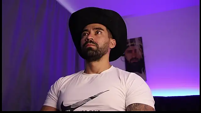 Snapshot of miike_smit chatting on April 2026 11:22:02 AM miike smit online show from April 2026 11:22:02 AM