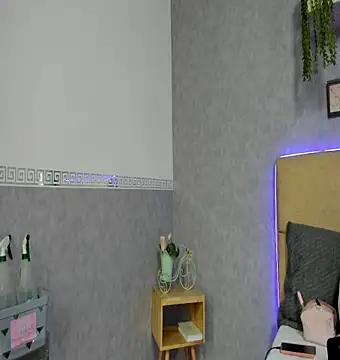 Snapshot of RoxaneBrown chatting on July 2026 01:09:02 PM RoxaneBrown online show from July 2026 01:09:02 PM