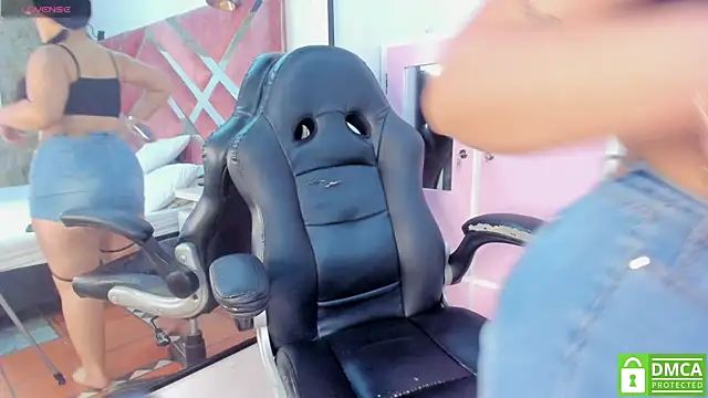 Snapshot of Naughty_Aly111 chatting on April 2026 04:49:01 AM Naughty Aly111 online show from April 2026 04:49:01 AM