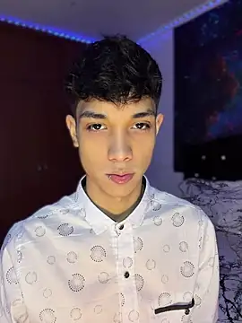 Snapshot of RoughDiamond_ chatting on April 2026 05:33:02 AM RoughDiamond online show from April 2026 05:33:02 AM