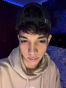 Snapshot of RoughDiamond_ chatting on April 2026 07:45:01 AM RoughDiamond online show from April 2026 07:45:01 AM