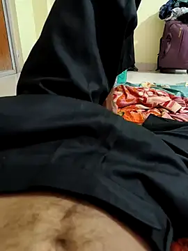 Snapshot of _younger_couples_ chatting on April 2026 07:50:01 PM younger couples online show from April 2026 07:50:01 PM