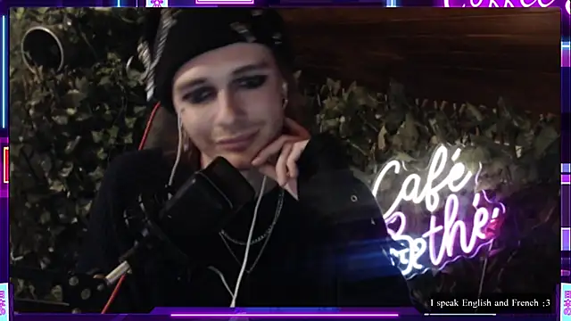 SkinnyAlex1312 online show from April 2026 02:32:02 PM