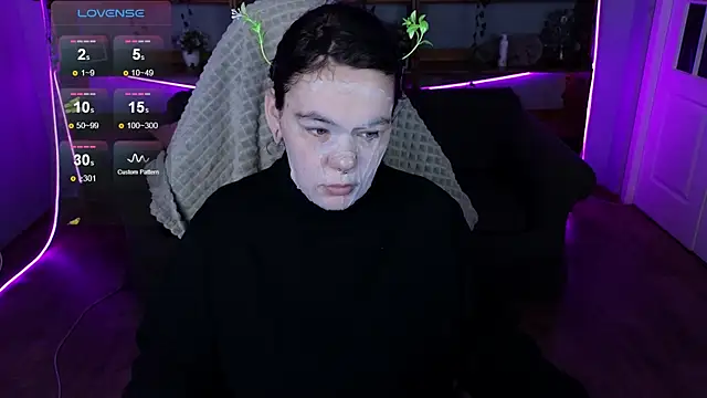Snapshot of QwertyAnnie_Lbo chatting on April 2026 01:45:01 AM QwertyAnnie Lbo online show from April 2026 01:45:01 AM