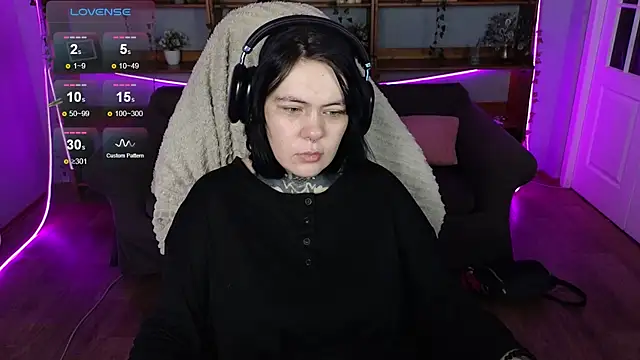 Snapshot of QwertyAnnie_Lbo chatting on April 2026 01:20:02 AM QwertyAnnie Lbo online show from April 2026 01:20:02 AM