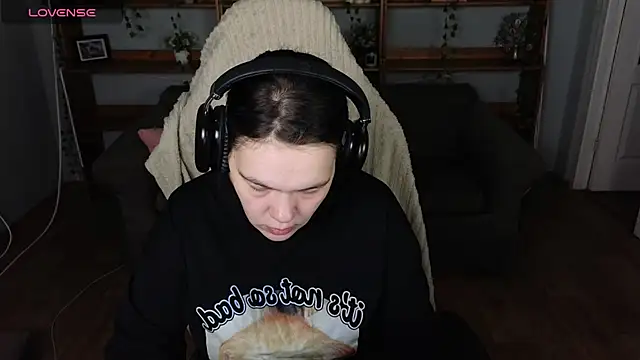 Snapshot of QwertyAnnie_Lbo chatting on April 2026 01:39:01 AM QwertyAnnie Lbo online show from April 2026 01:39:01 AM