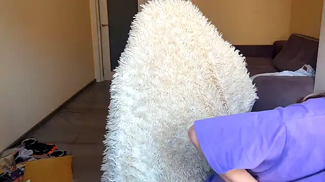 Snapshot of LueIvins chatting on April 2026 07:14:01 AM LueIvins online show from April 2026 07:14:01 AM