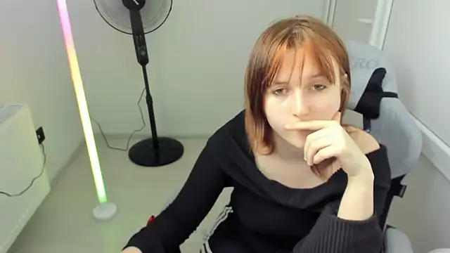 GoldenKiss online show from May 2026 12:36:01 PM
