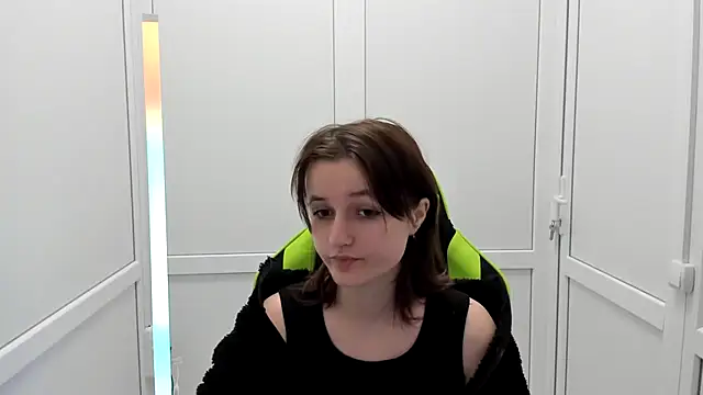 Snapshot of GoldenKiss chatting on April 2026 06:28:01 AM GoldenKiss online show from April 2026 06:28:01 AM