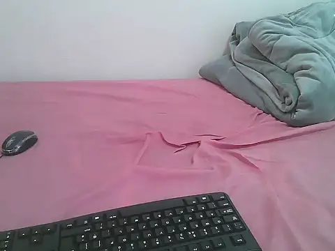 MsLaura24 online show from April 2026 05:04:01 AM