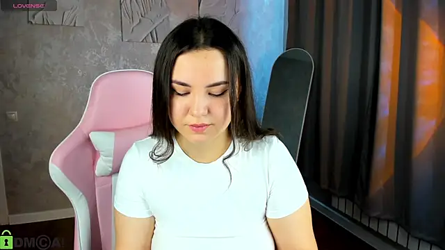 Nelie Evans online show from July 2026 01:01:02 AM
